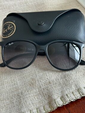 Ray-Ban BlackSunglasses with case